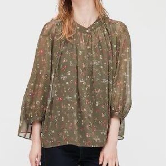Uniqlo Tops - Uniqlo Green Floral Blouse - Size Medium